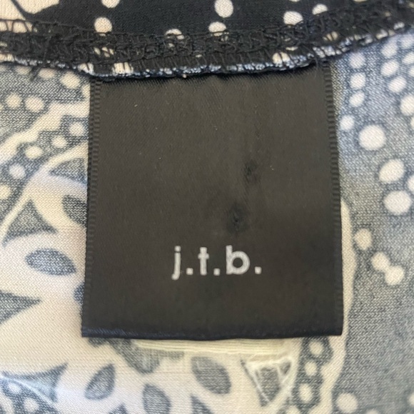 j.t.b. Women’s bk/wh flower design blouse crossover V at chest size XL - Picture 5 of 5